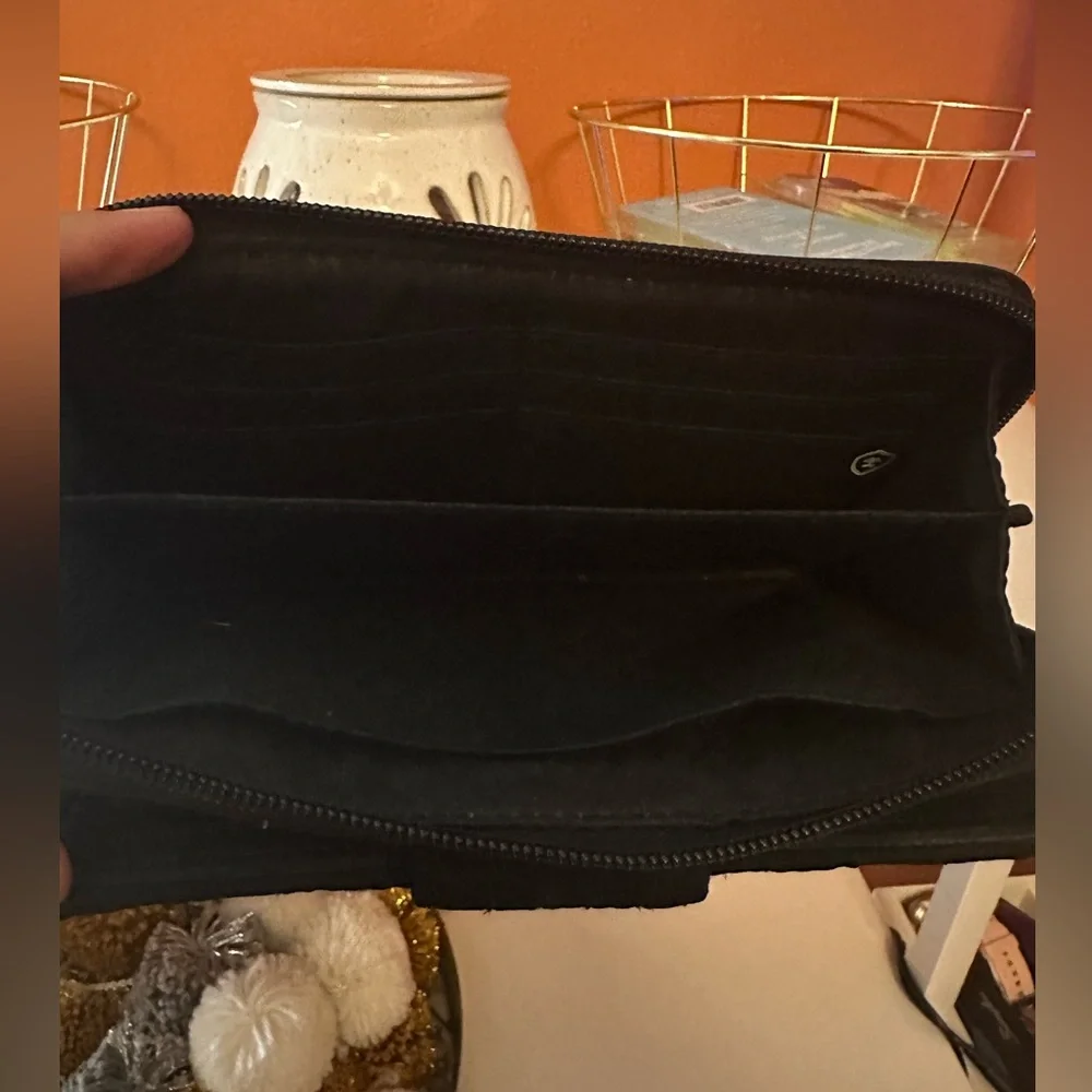 VERA BRADLEY Black Quilted Wallet with Turn-Lock - Picture 3 of 12